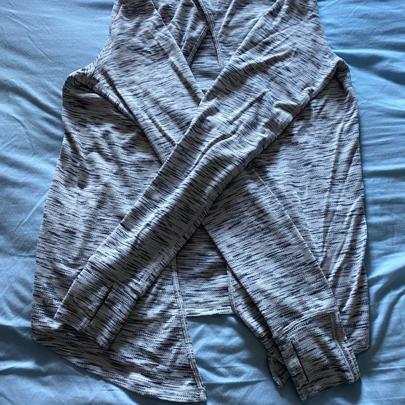 Lululemon Open-Back shirt - Picture 2 of 4